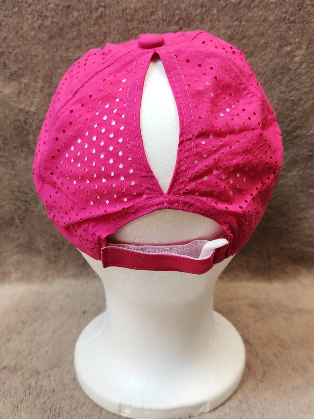 HELLO KITTY Women's Pink Mesh Baseball Cap with Ponytail Hole - NEW NWOT - Picture 4 of 6